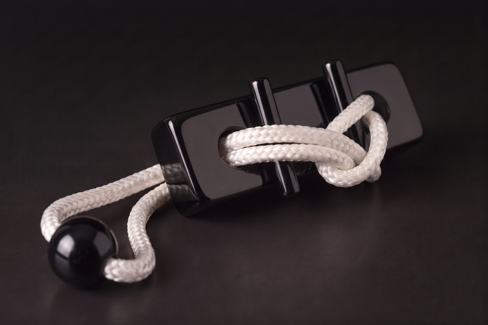 One Loop in black onyx