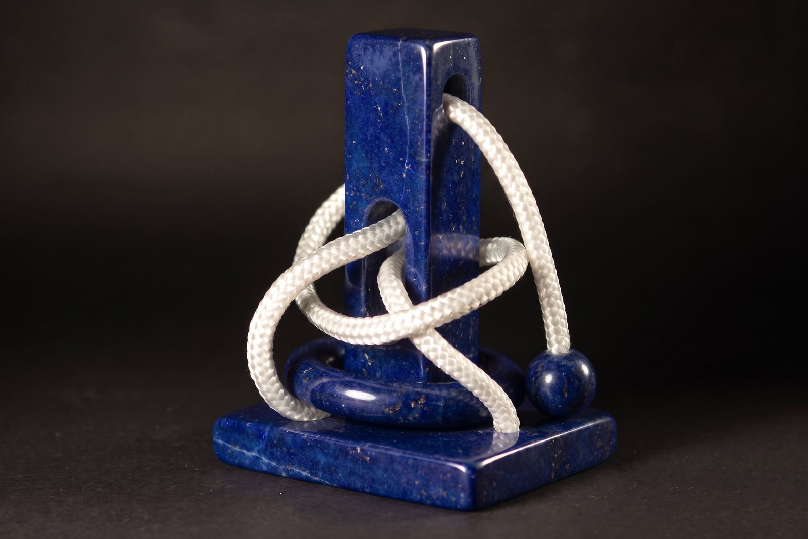 The da Vinci's Circle in dumortierite