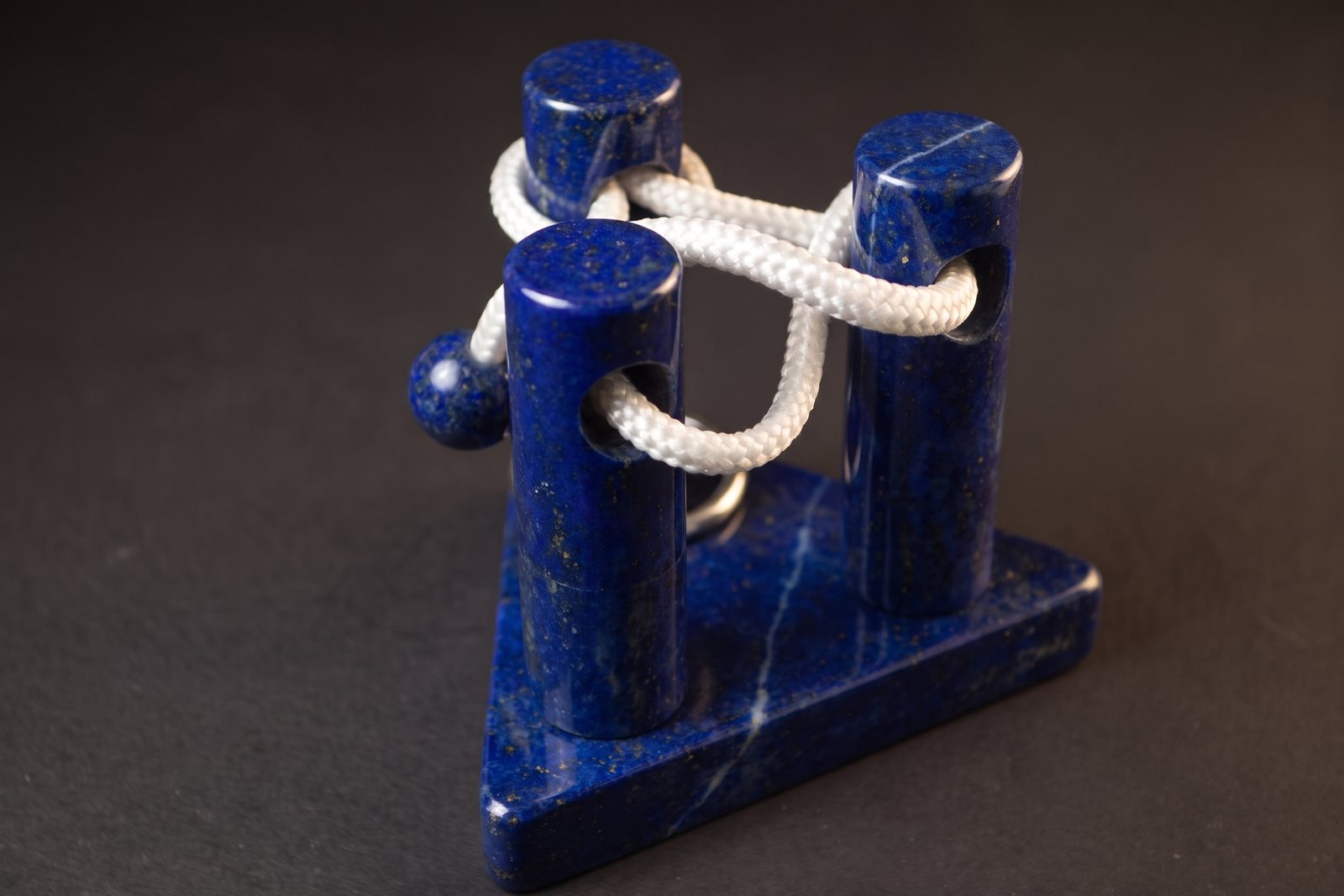 The three pillars in lapis lazuli